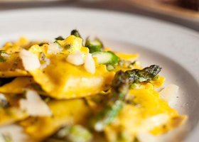 Ravioli cu sparanghel si branza ricotta