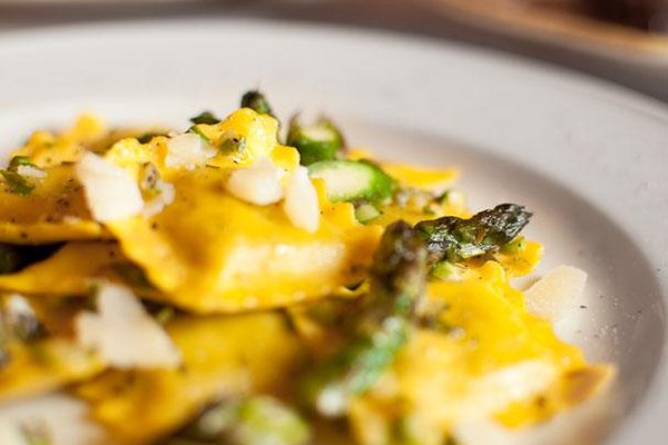 Ravioli cu sparanghel si branza ricotta